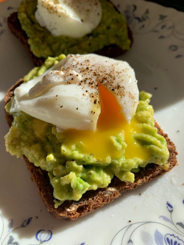 What To Serve With Poached Eggs? 6 Best Side Dishes