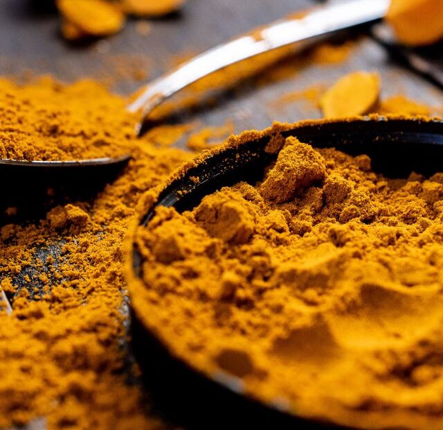 What are the side effects of turmeric?