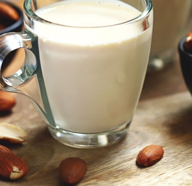 How to choose the best healthy almond milk brands